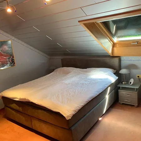 Klimatisiere Dachwohnung In Weinsberg-gellmersbach 公寓 维斯贝格